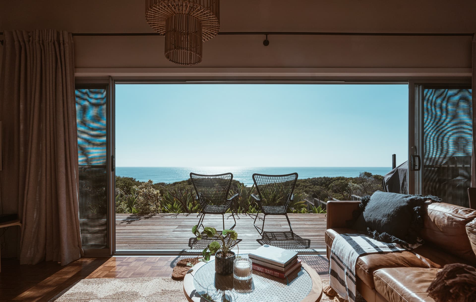 Casa decorada estilo boho chic en la playa